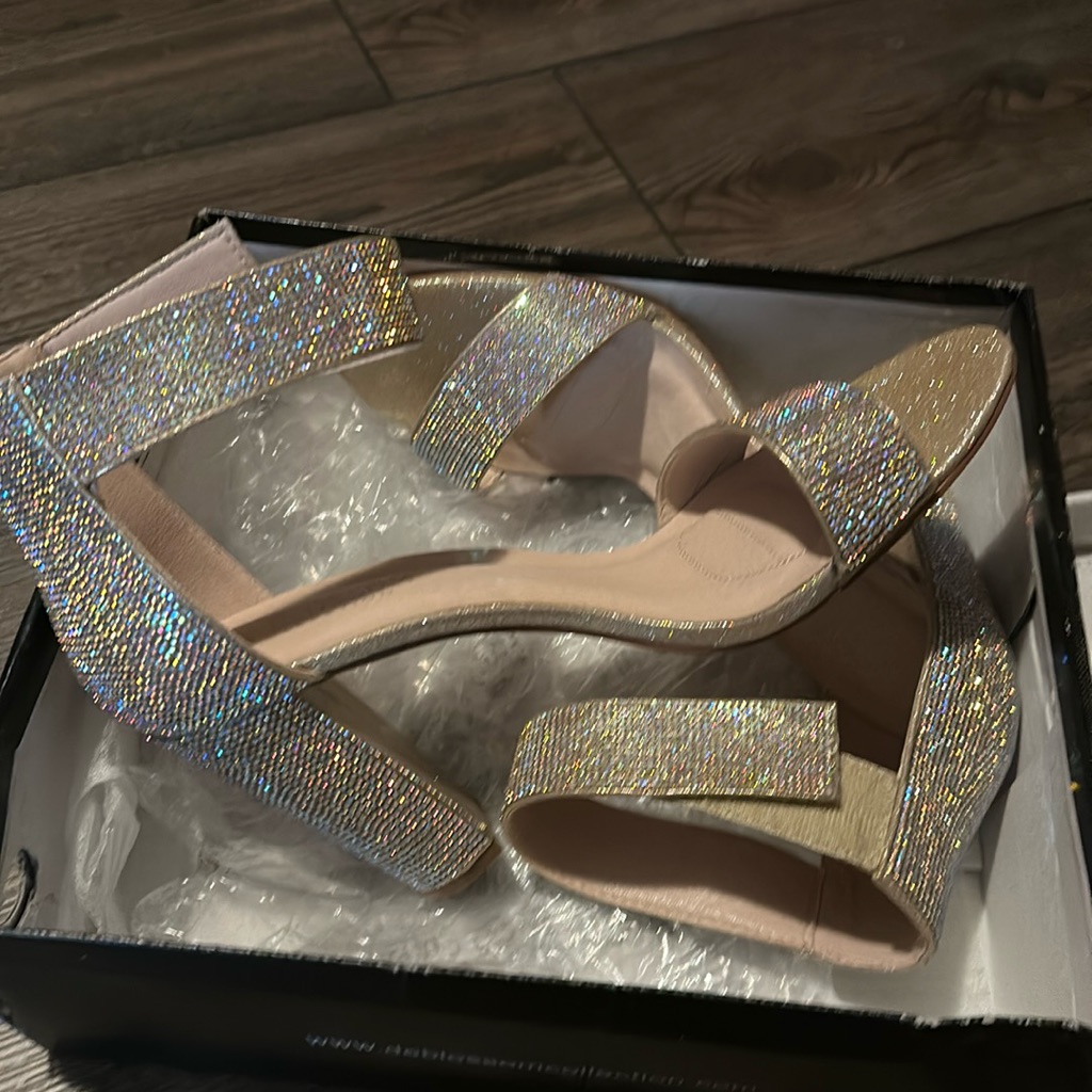Shimmering Comfort Heel With Velcro Strap